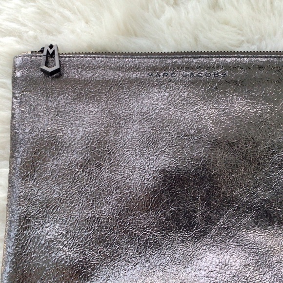 Marc Jacobs 100% Metallic Leather Top Zip Signature Clutch - Picture 2 of 9